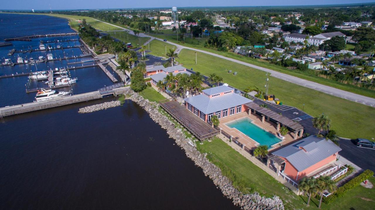 Cozy Lake Home With Ranch Flair & Hammock, FirepitPahokee エクステリア 写真