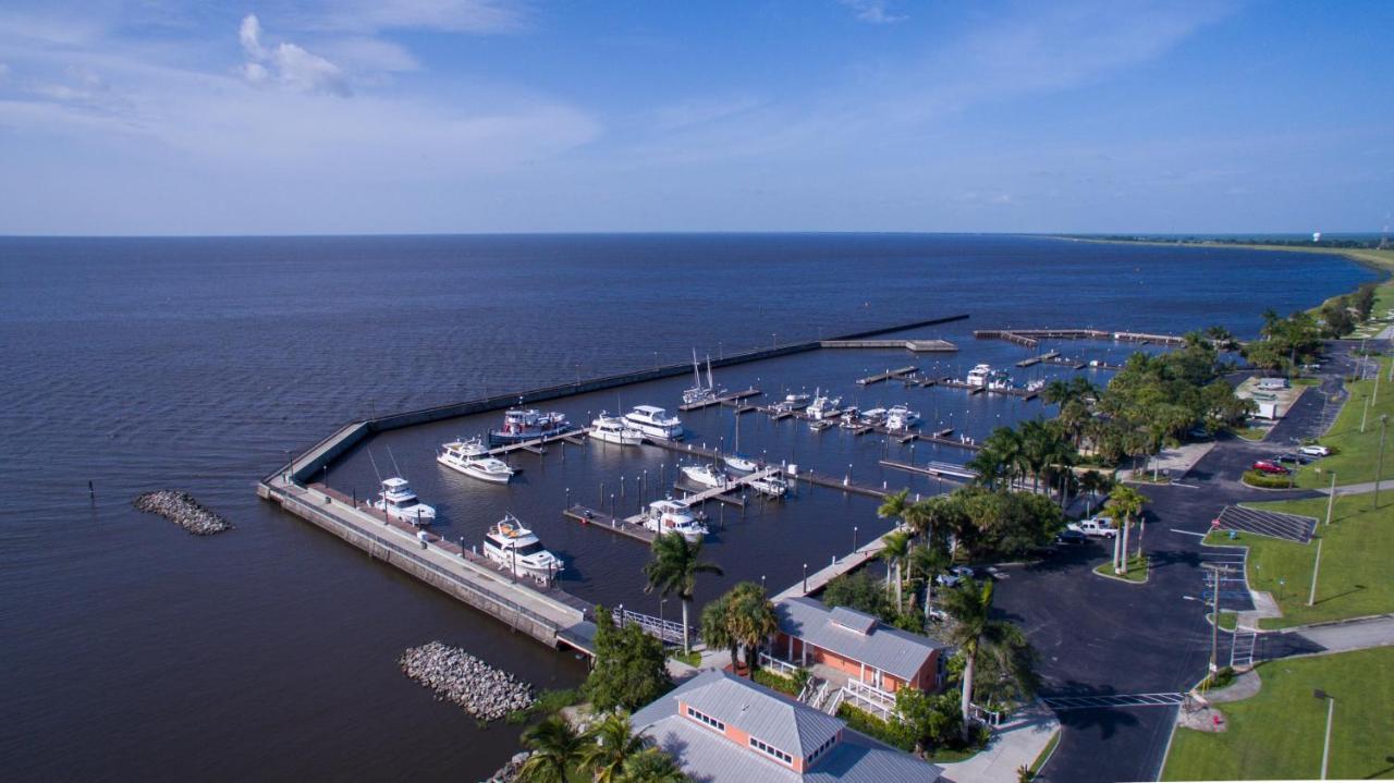 Cozy Lake Home With Ranch Flair & Hammock, FirepitPahokee エクステリア 写真