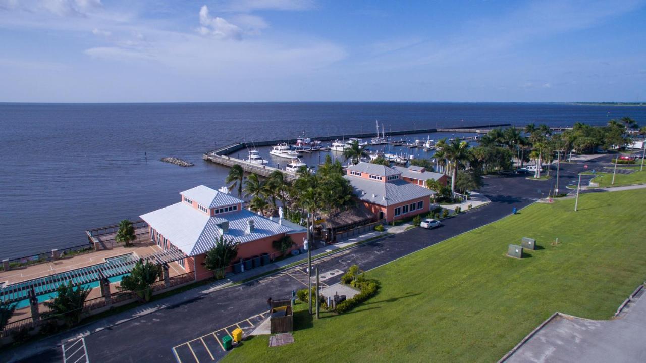 Cozy Lake Home With Ranch Flair & Hammock, FirepitPahokee エクステリア 写真